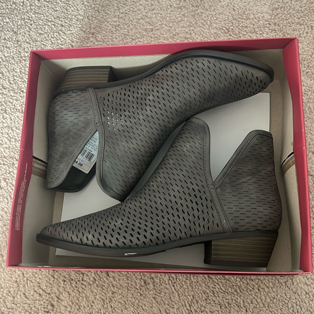 Merona Lucile grey boots (size 8 & 1/2)